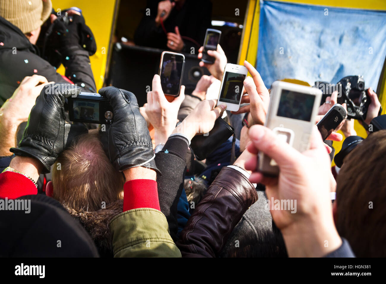 David Hasselhoff besucht Berlin im Jahr 2013 auf den Abriss eines Teils der eines der verbleibenden Teile der Berliner Mauer zu protestieren. Stockfoto