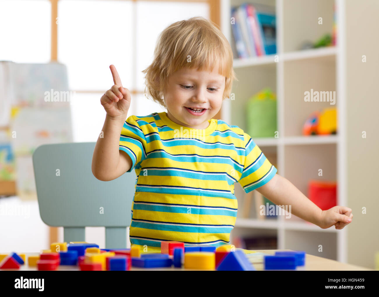 Kind junge Lern-Formen, Früherziehung und Kindergarten-Konzept Stockfoto