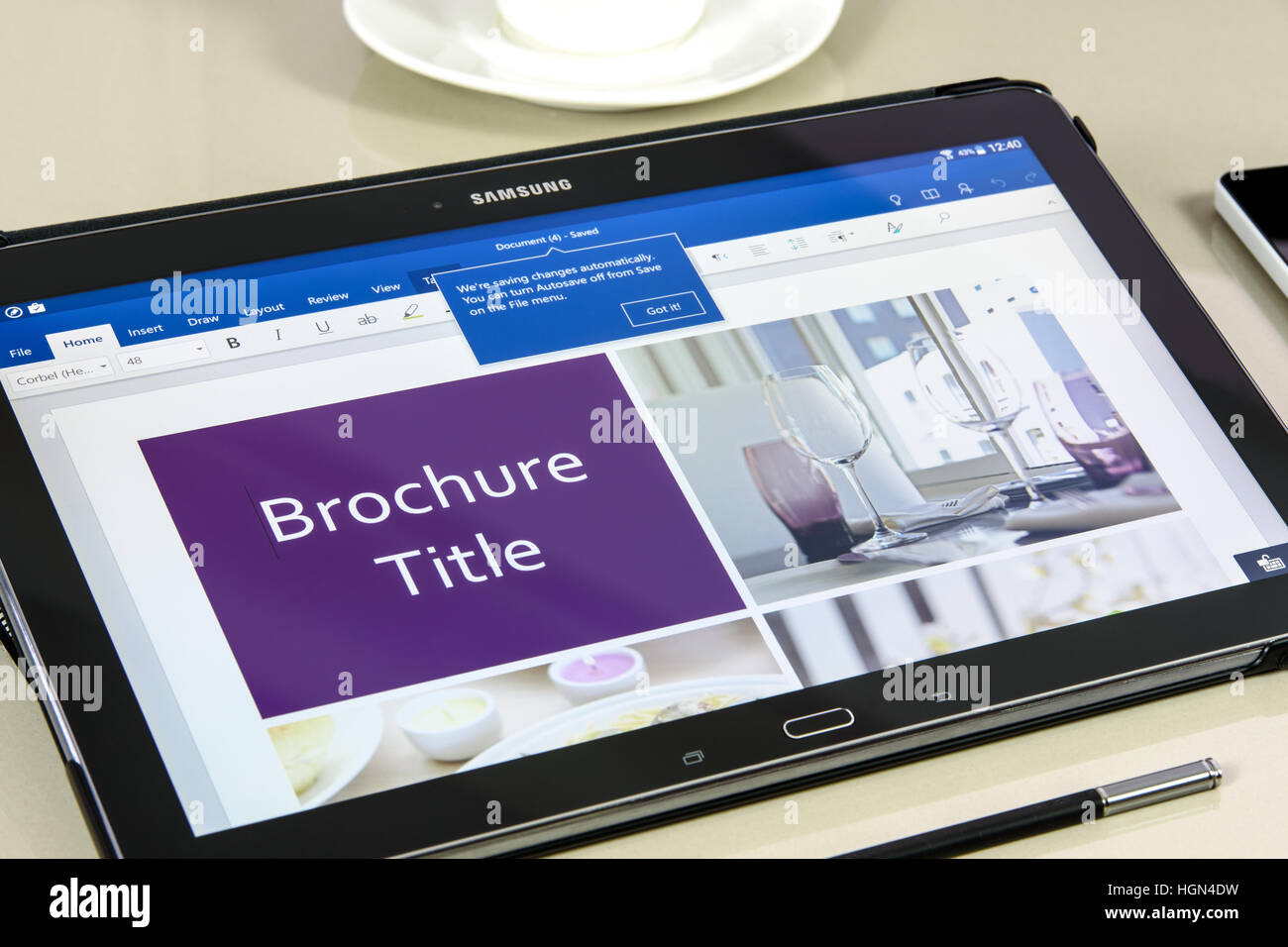 Krynica, Polen - 19. Dezember 2016 - Microsoft Office Word-Anwendung auf Samsung Galaxy Note Pro 12.2. Microsoft Word ist ein Texteditor, entwickelt von Stockfoto