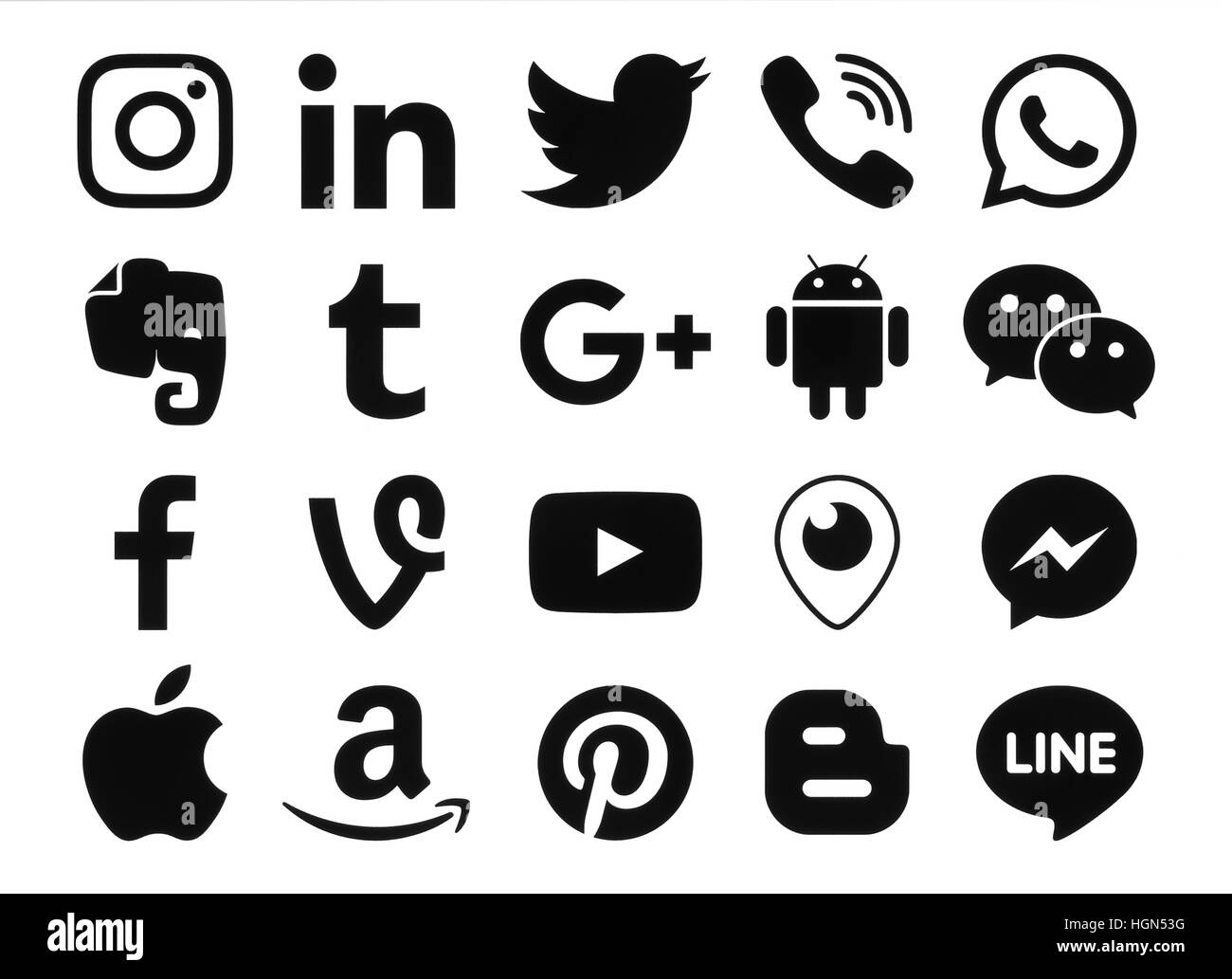 Kiew, Ukraine - 31. Oktober 2016: Sammlung von beliebten schwarzen social Media-Symbole auf Papier gedruckt: Facebook, Twitter, Google Plus, Instagram, Pinteres Stockfoto