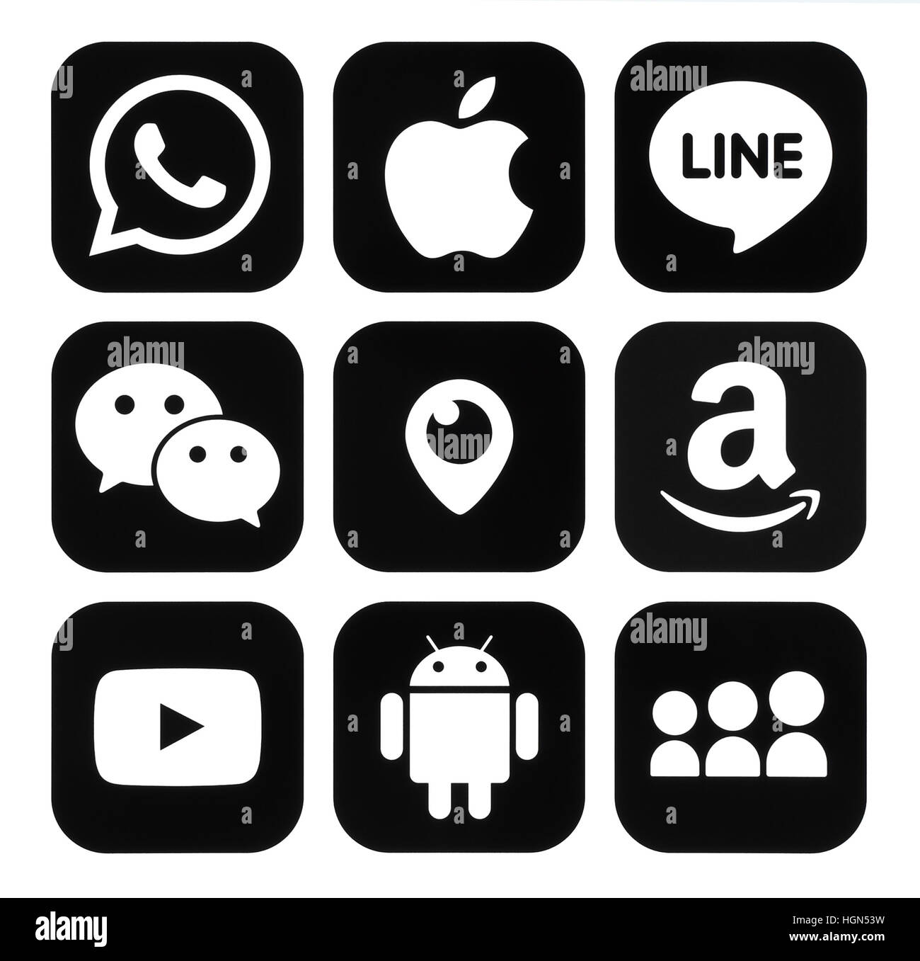 Kiew, Ukraine - 7. November 2016: Sammlung von beliebten mobilen apps  schwarze Logos auf Papier gedruckt: Viber, Apple, Line, WeChat, Periskop,  Amazon, Youtu Stockfotografie - Alamy