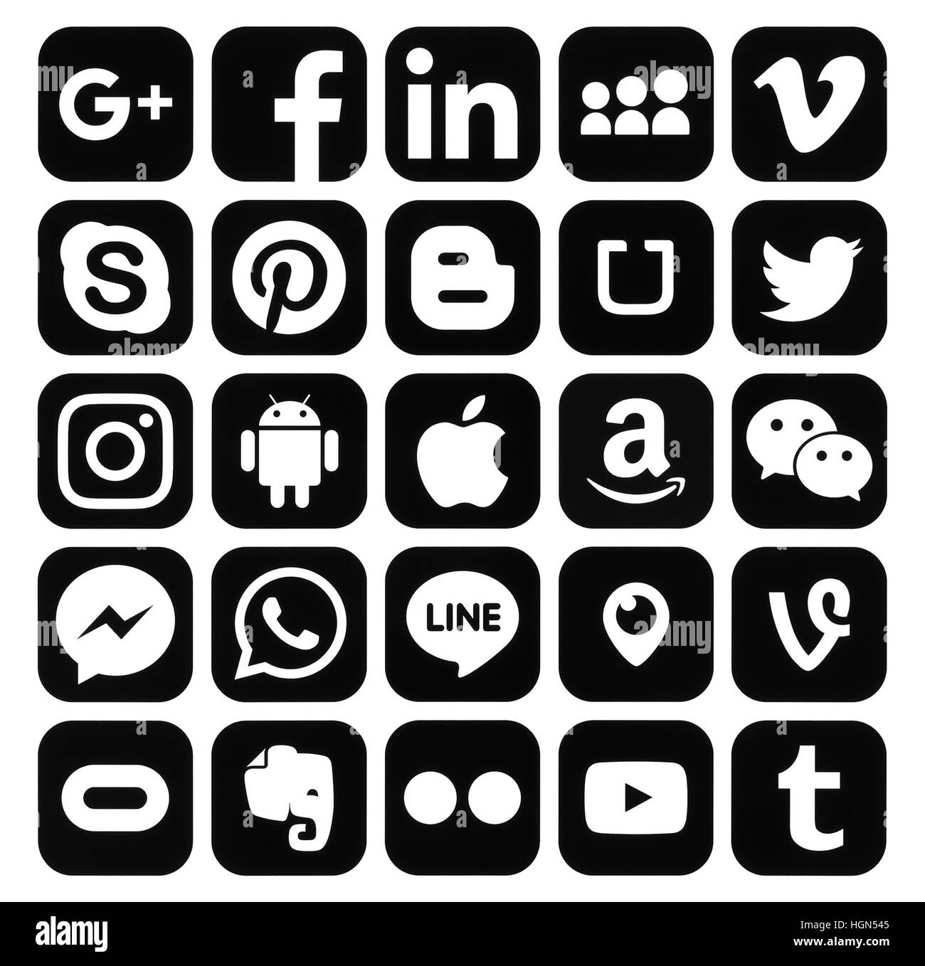 Kiew, Ukraine - 25. November 2016: Sammlung von beliebten schwarzen social Media-Symbole auf Papier gedruckt: Twitter, Facebook, Google Plus, Instagram, Pintere Stockfoto
