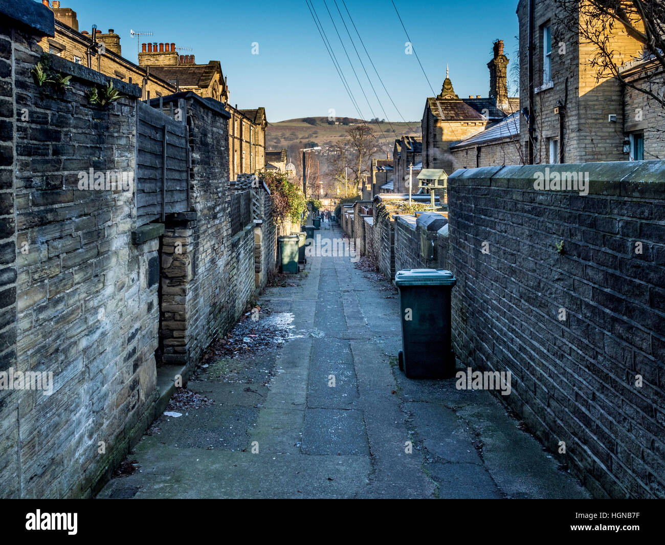 Gasse zwischen den Häusern, Saltaire, West Yorkshire, Großbritannien. Stockfoto