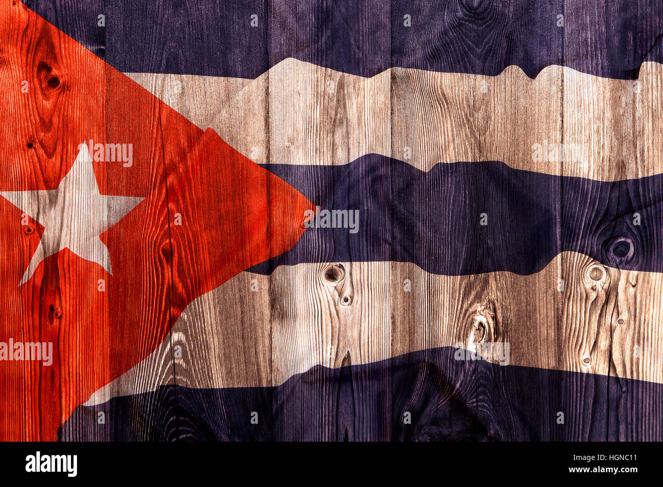 Nationalflagge Kubas auf hölzernen Hintergrund Stockfoto