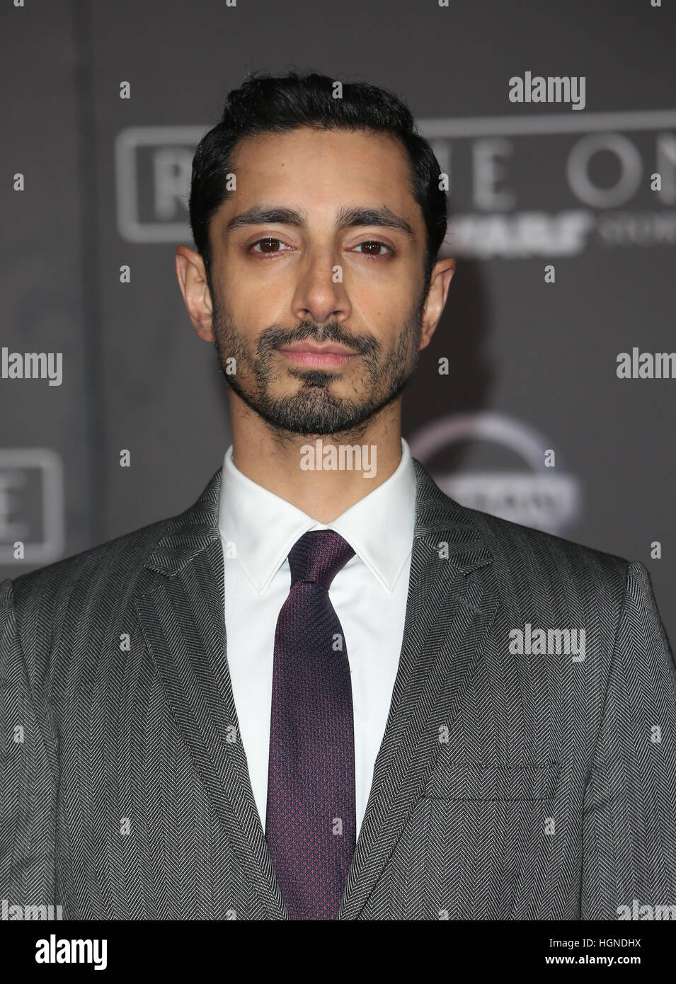 Premiere von Walt Disney Pictures und Lucasfilm "Gauner eine: ein Star Wars-Geschichte" mit: Riz Ahmed Where: Hollywood, Kalifornien, Vereinigte Staaten, wann: 11. Dezember 2016 Stockfoto