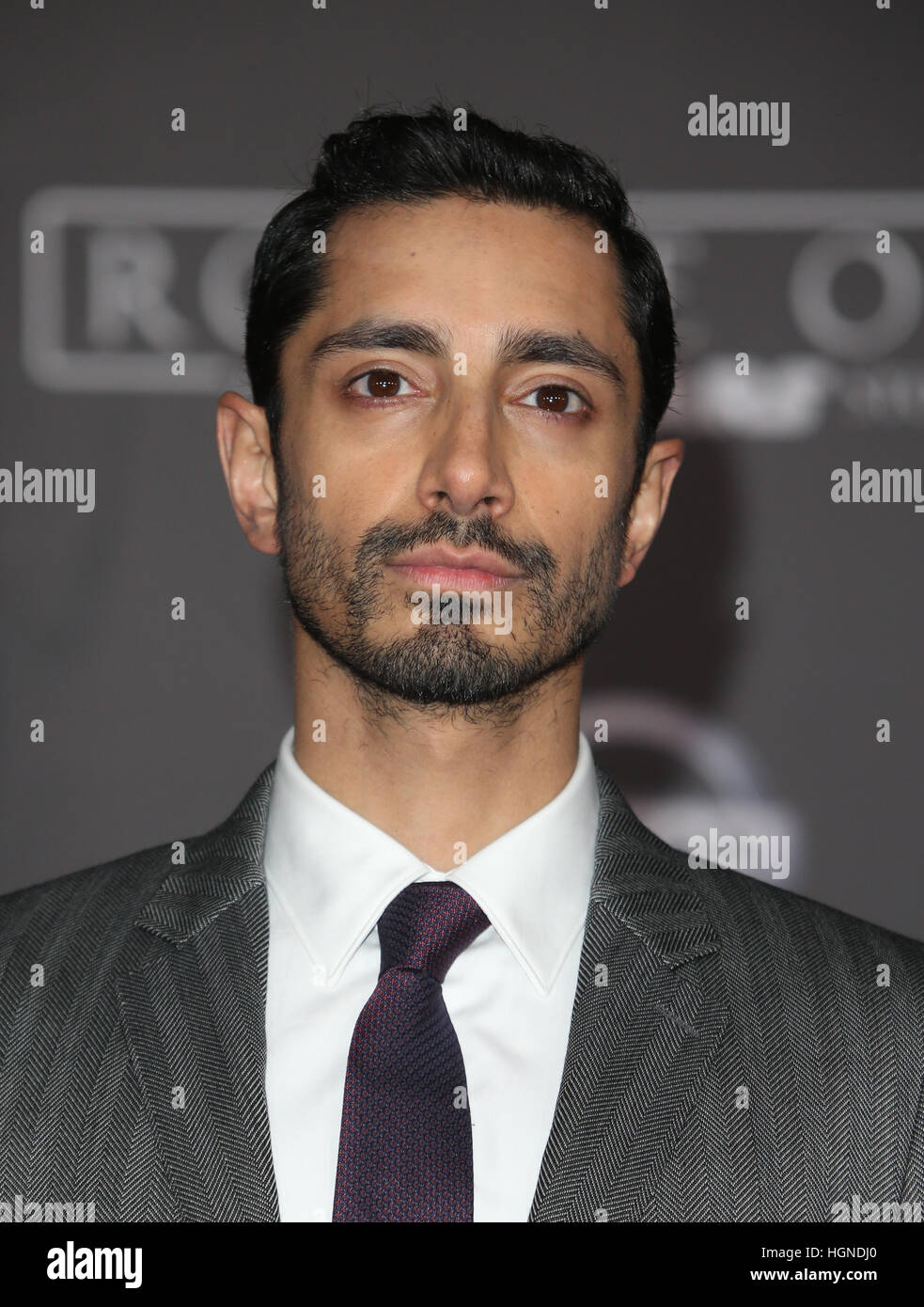 Premiere von Walt Disney Pictures und Lucasfilm "Gauner eine: ein Star Wars-Geschichte" mit: Riz Ahmed Where: Hollywood, Kalifornien, Vereinigte Staaten, wann: 11. Dezember 2016 Stockfoto