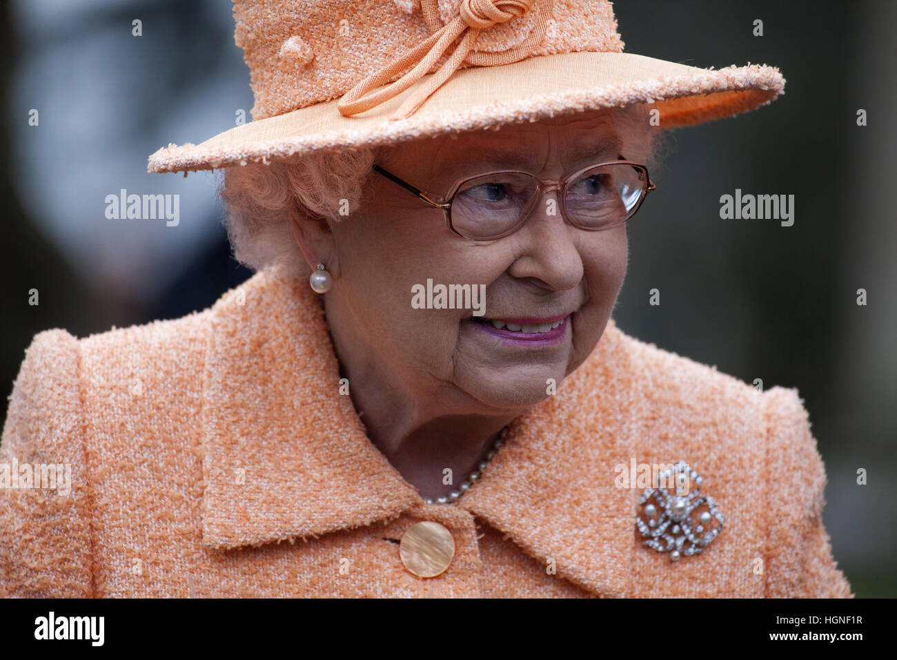 Königin Elizabeth II. besucht Wolferton Kirche auf Sandringham Estate mit: Queen Elizabeth II wo: Kings Lynn, Großbritannien wenn: 20. Januar 2014 Stockfoto