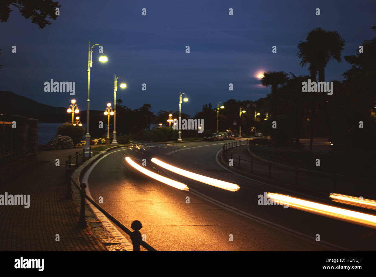 Bewegungsunschärfe auf der Straße. Stockfoto