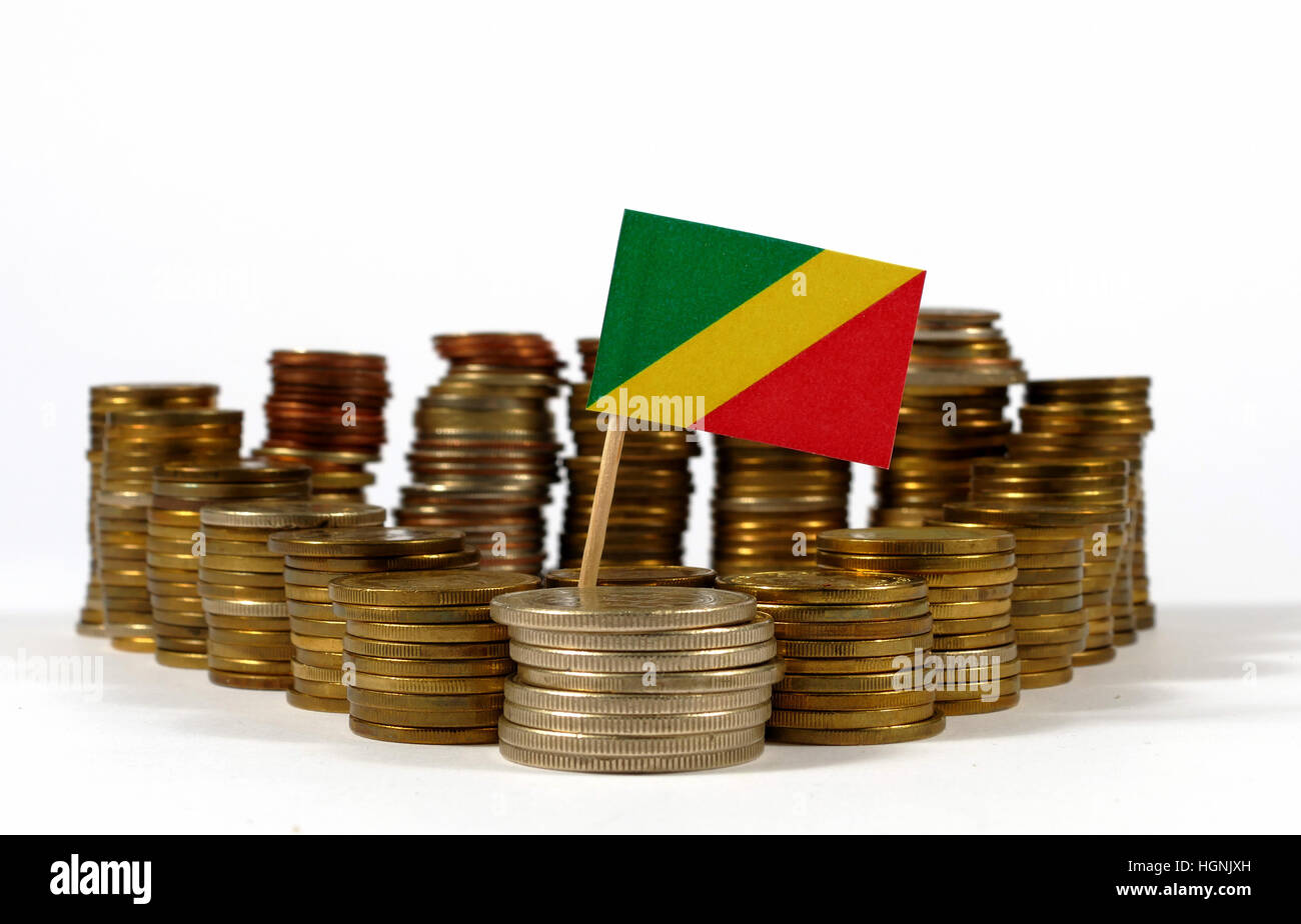Republik Kongo-Fähnchen mit Stapel von Geld Münzen Stockfoto