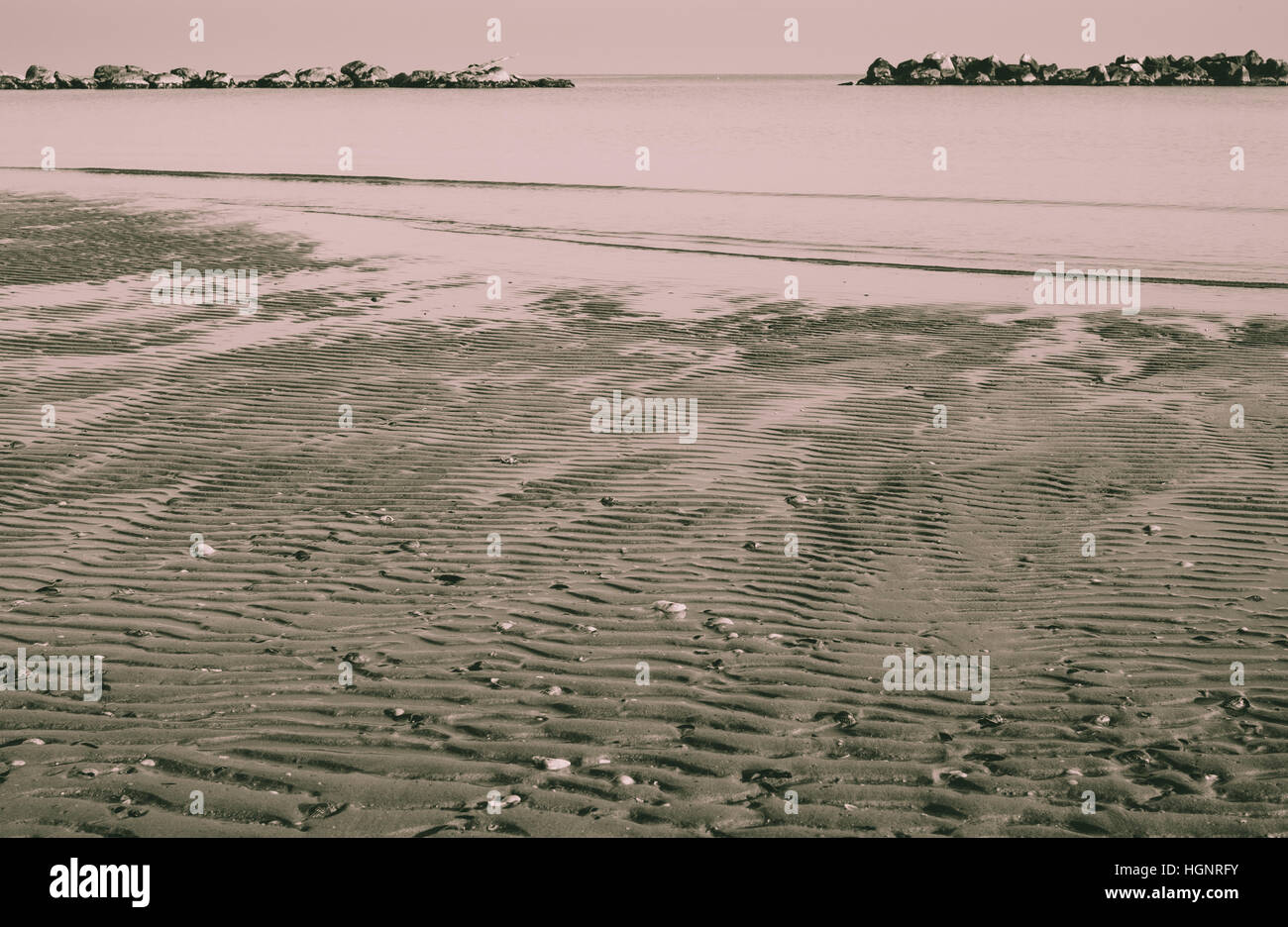 Horizontale schwere Blöcke Barriere gegen Strand Erosion im Adriatischen Meer. Casalborsetti-Ravenna Italien. Stockfoto