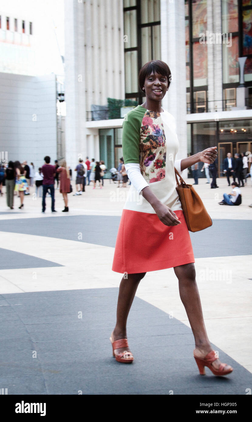 Street Style A Gast ankommen, die Zac Posen Spring Summer Show in New York. Fashionweek Stockfoto