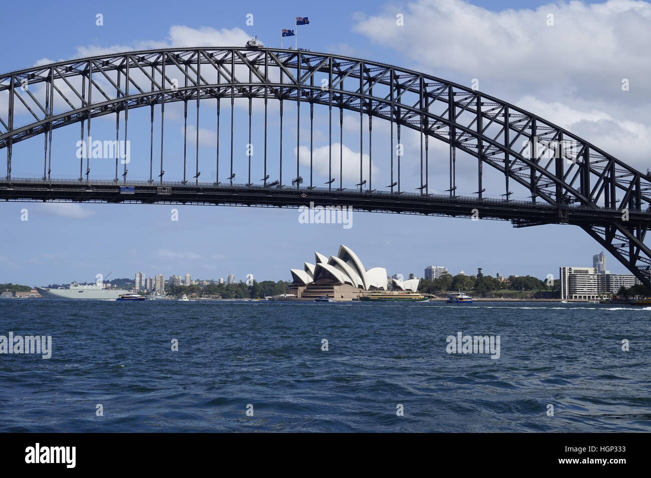 Sydney Opera House unter der Sydney Harbour Bridge. Stockfoto