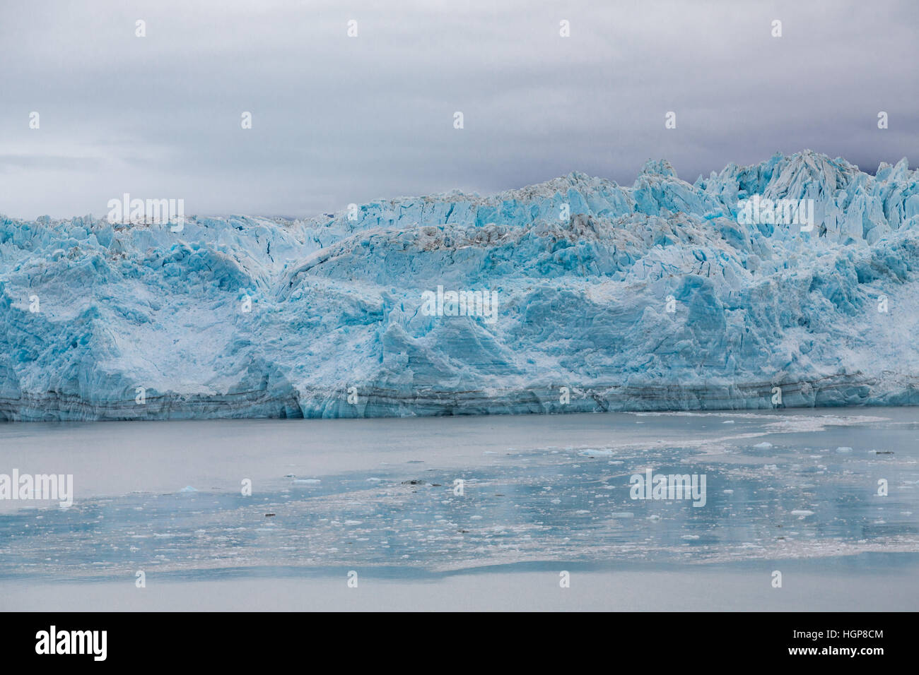 Hubbard-Gletscher in Alaska bei bewölktem Himmel Stockfoto