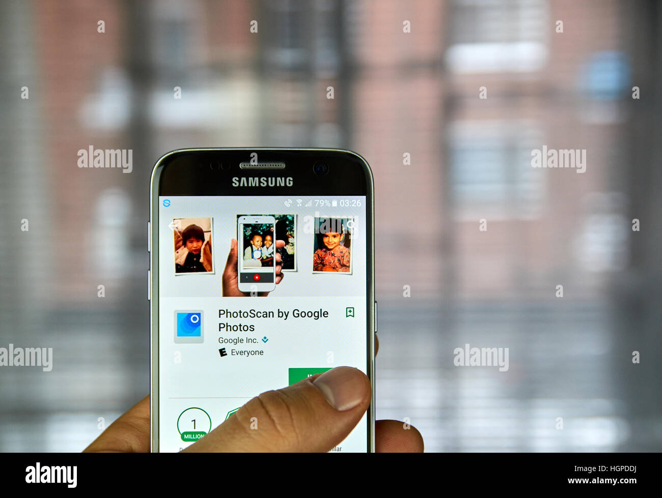 MONTREAL, Kanada - 23. Dezember 2016: PhotoScan ist eine neue Scanner-app von Google Fotos, mit der Benutzer Scannen und speichern Sie ihre Lieblingsfotos gedruckt u Stockfoto