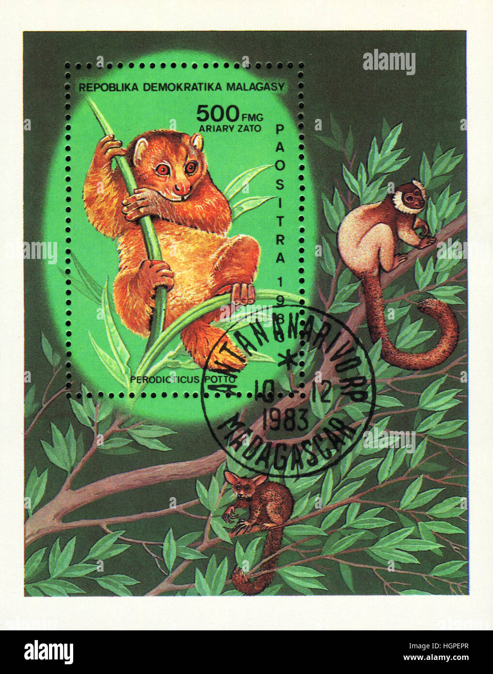 Eine Briefmarke gedruckt in den madagassischen zeigt Perodicticus Obhut, Serie, Lemuren von Madagaskar 1983 Stockfoto