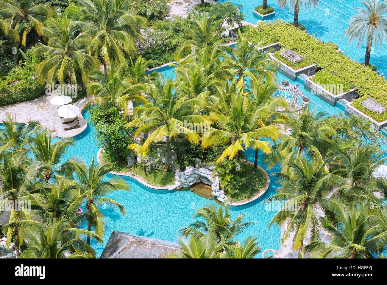Luftbild Hotel-Pools und Garten Stockfoto