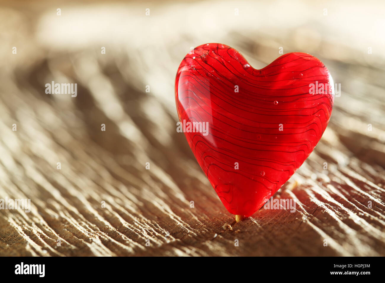 Leuchtend rotes Herz Hintergrund Stockfoto