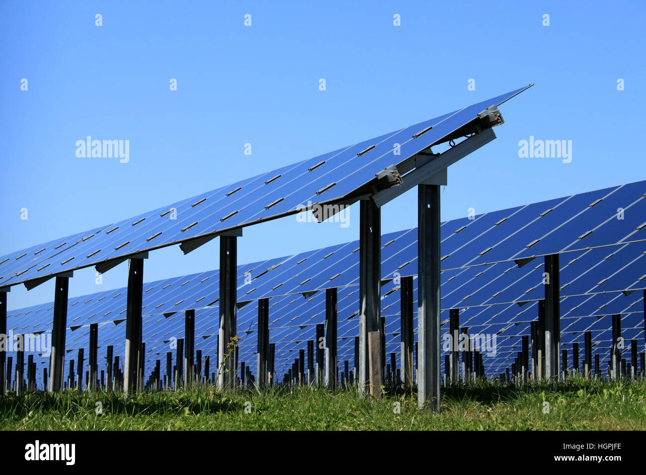 Solar-Panel - blauer Himmel Stockfoto
