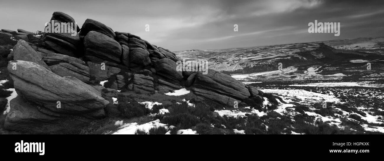Winter auf den Hurkling Steinen, Derwent Mauren, obere Derwent Valley, Peak District National Park, Derbyshire, England, UK Stockfoto