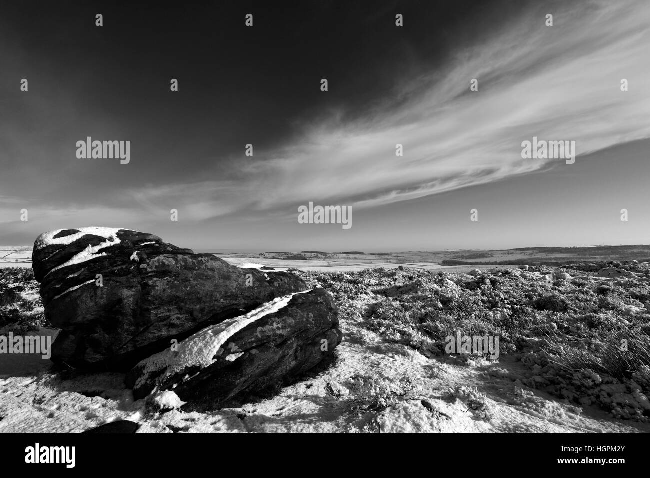 Januar, winter Schnee Blick über Froggatt Rand und großen Moor; Derbyshire County; Peak District National Park; England; UK Stockfoto