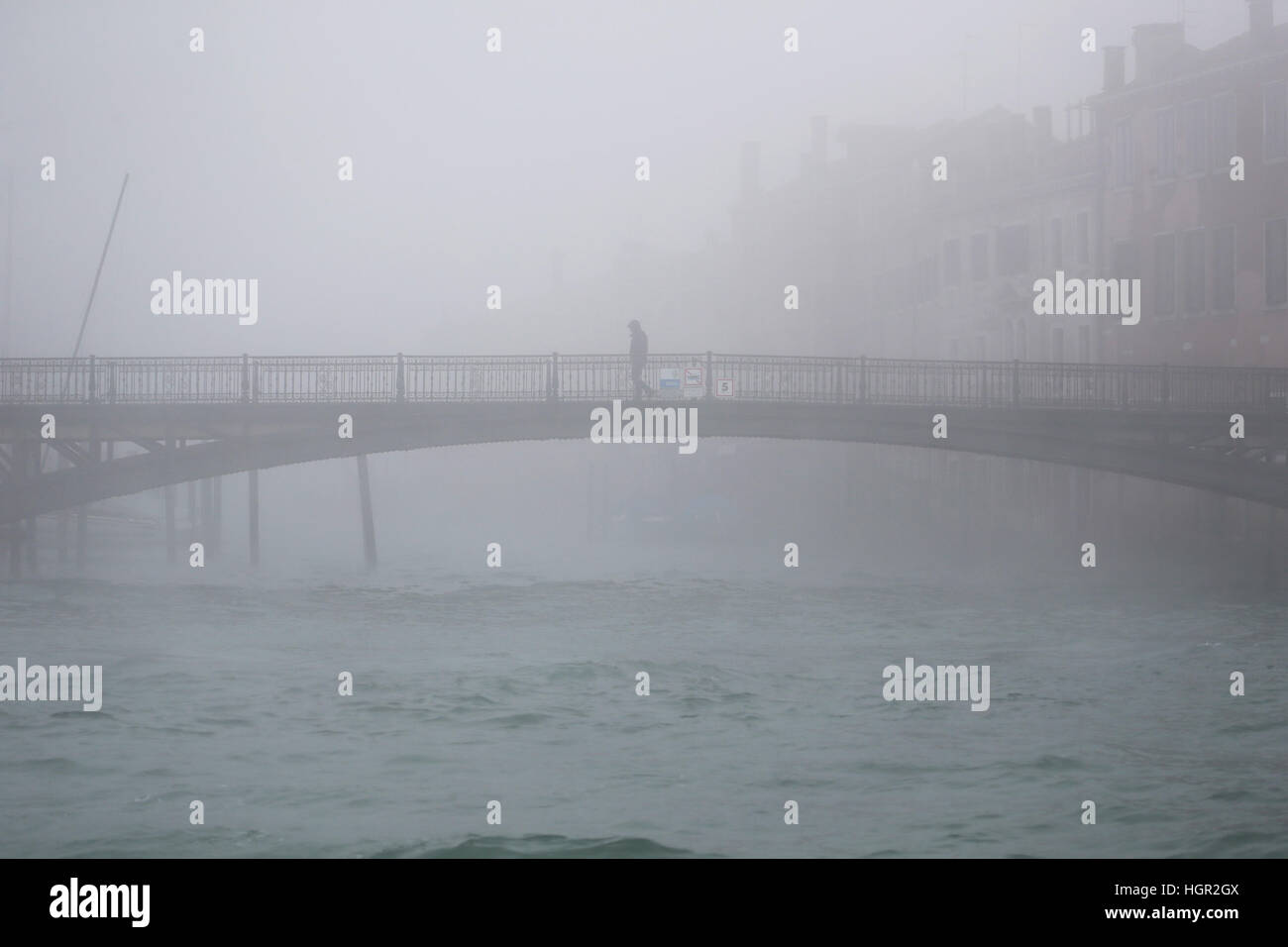 Venedig steht eine dritte Tag der dicken schweren Nebel Featuring: Atmosphäre wo: Venedig, Italien bei: Kredit-12. Dezember 2016: IPA/WENN.com ** nur verfügbar für die Veröffentlichung in UK, USA, Deutschland, Österreich, Schweiz ** Stockfoto