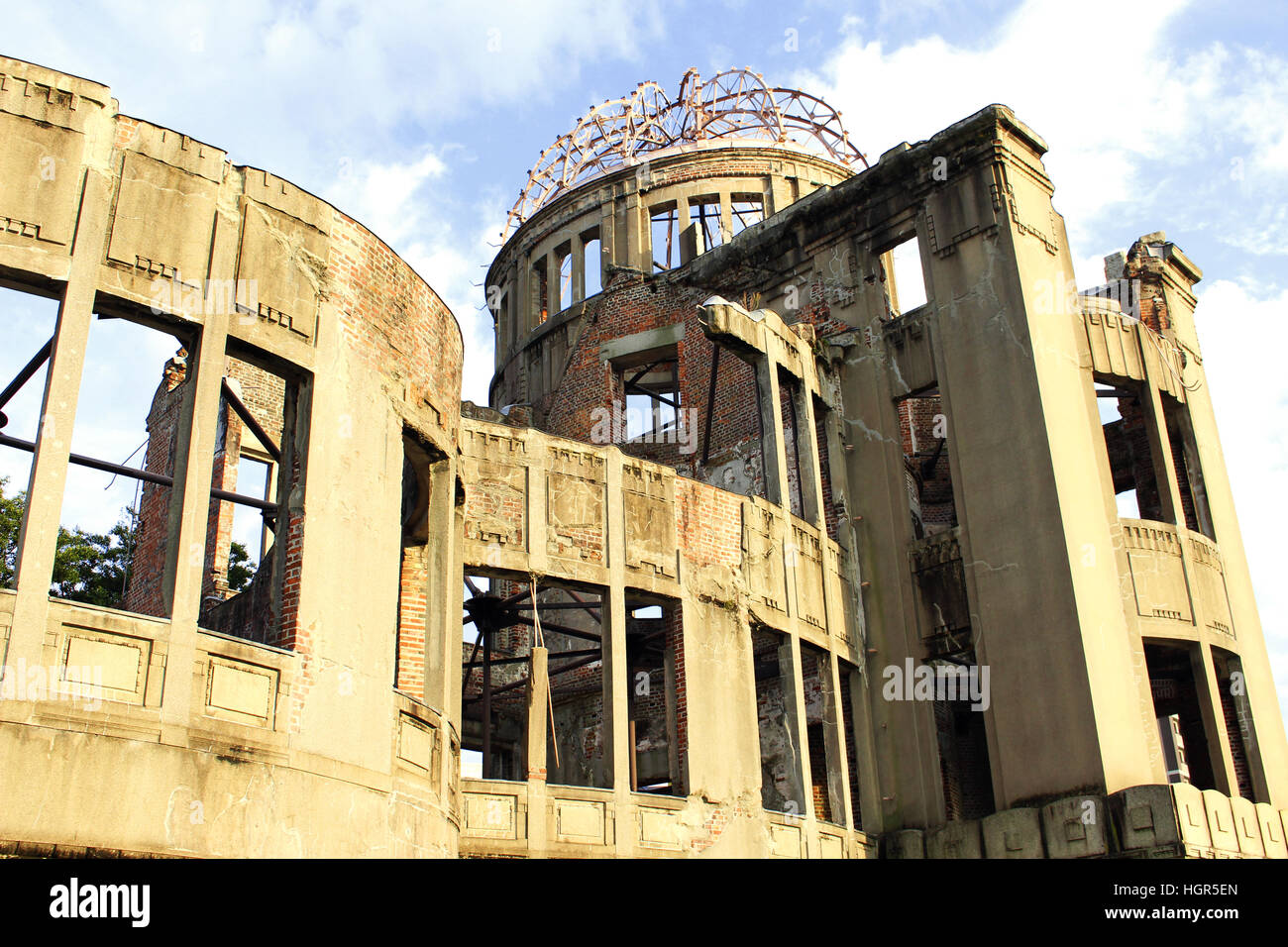 Blick auf die Atomic Bomb Dome an einem sonnigen Tag Stockfoto