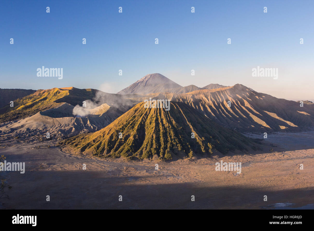 Mount Bromo blauer Himmel Tag Zeit Natur Landschaft Hintergrund, Java, Indonesien Stockfoto