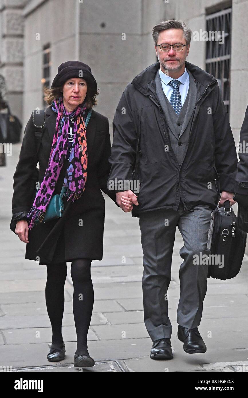 Eltern von Jack Letts, genannt Jihadi Jack, John Letts und Sally Lane kommen an Old Bailey in London, wohin sie vor Gericht angeklagt der Finanzierung des Terrorismus durch ihn Geld zu schicken. Stockfoto
