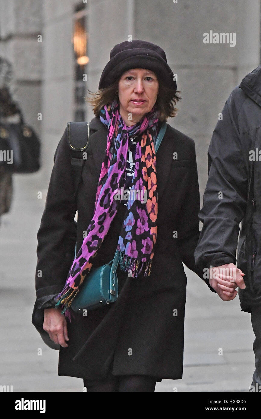 Mutter von Jack Letts, genannt Jihadi Jack kommt Sally Lane im Old Bailey in London, wohin sie vor Gericht angeklagt der Finanzierung des Terrorismus durch ihn Geld zu schicken. Stockfoto