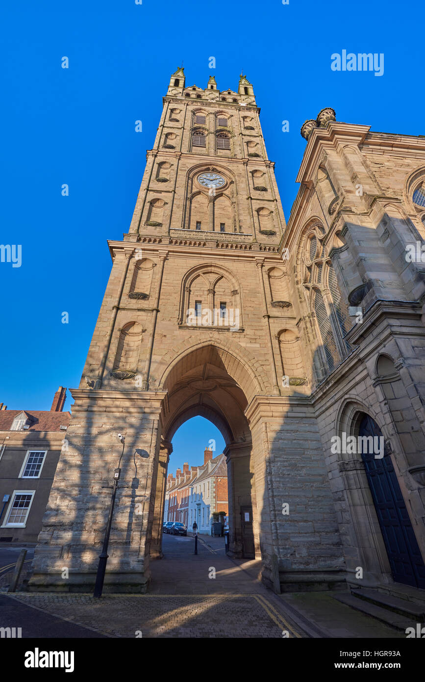 Die Stiftskirche St. Mary ist eine anglikanische Pfarrkirche in der Stadt Warwick, England Stockfoto