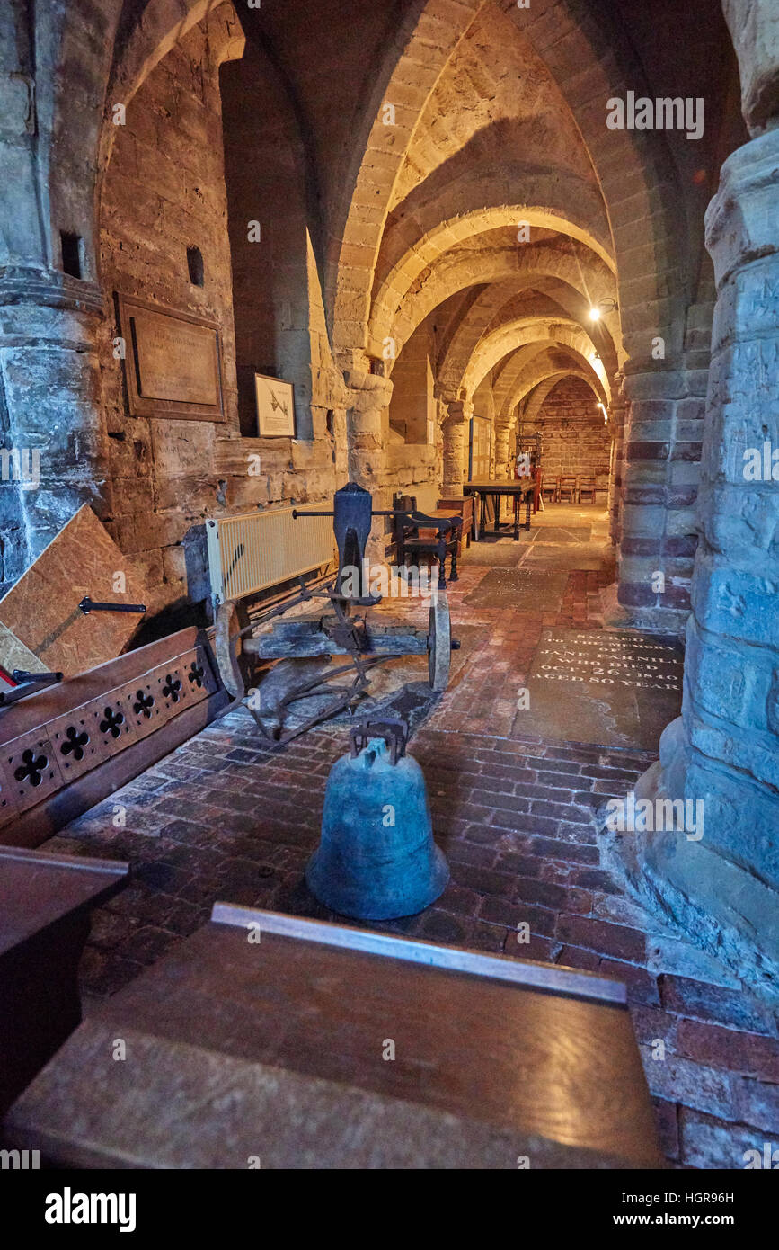 Die Stiftskirche St. Mary ist eine anglikanische Pfarrkirche in der Stadt Warwick, England Stockfoto