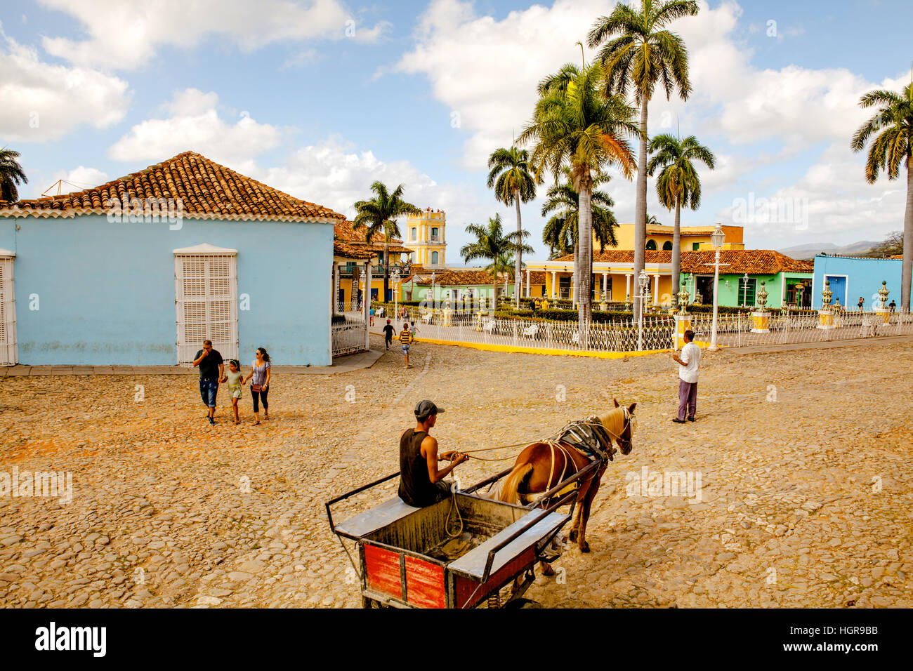 Trinidad, Kuba - 18. Dezember 2016: Menschen auf dem Hauptplatz der Altstadt UNESCO-Weltkulturerbe Trinidad, Kuba Stockfoto