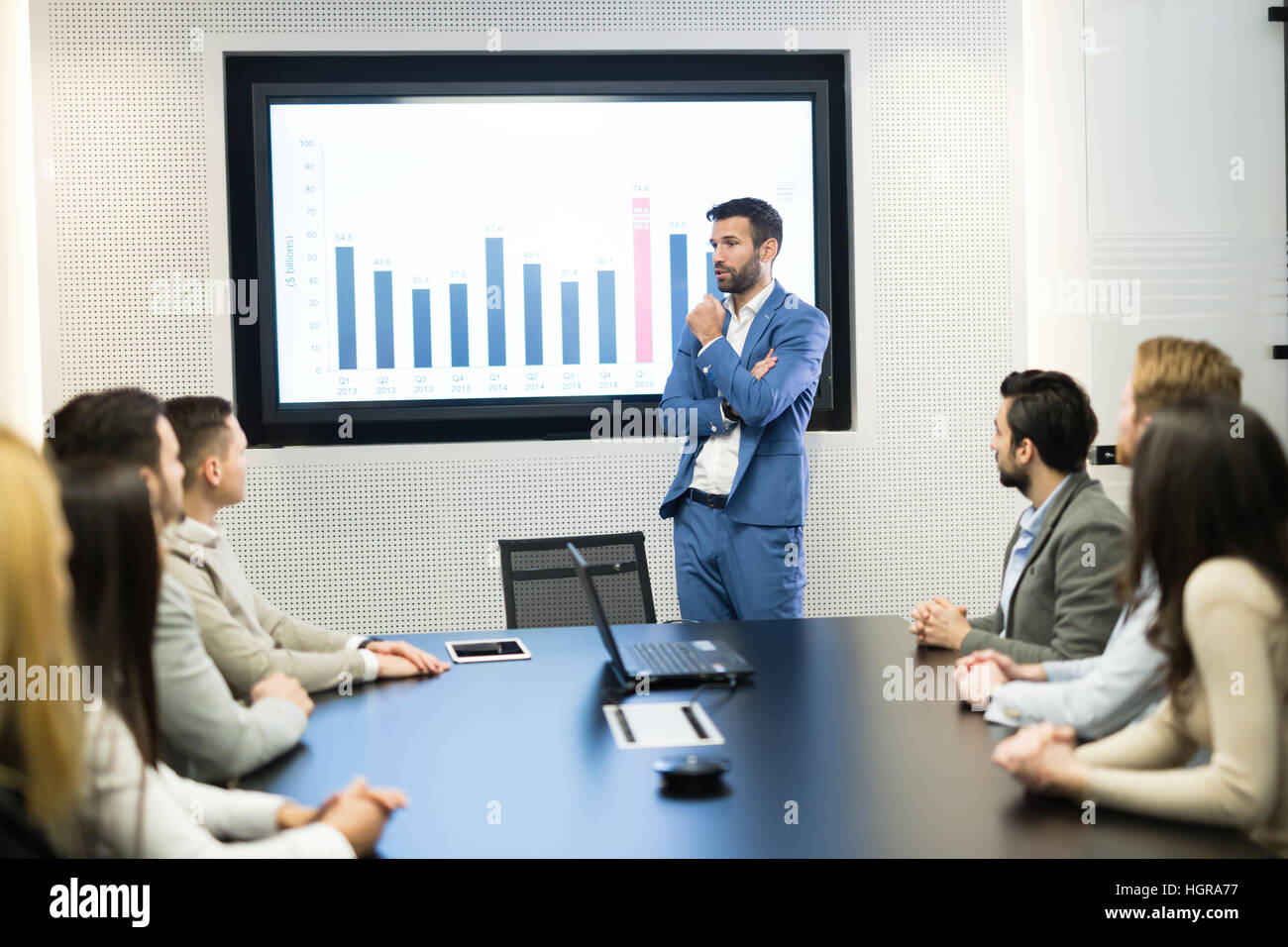 Geschäftsleute mit Tagung im Konferenzraum Stockfoto