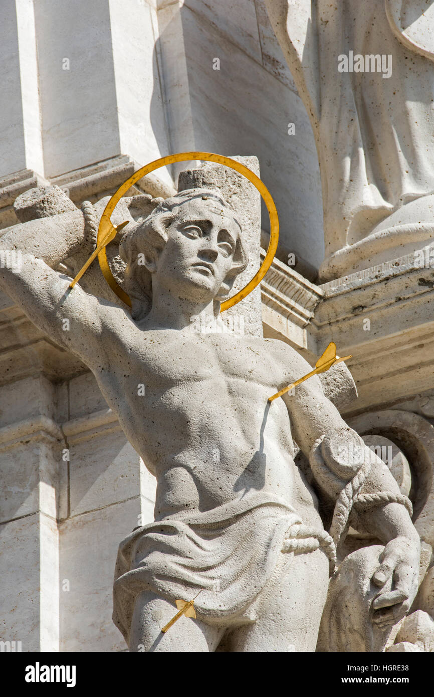 Matthiaskirche äußere Statue detail Stockfoto