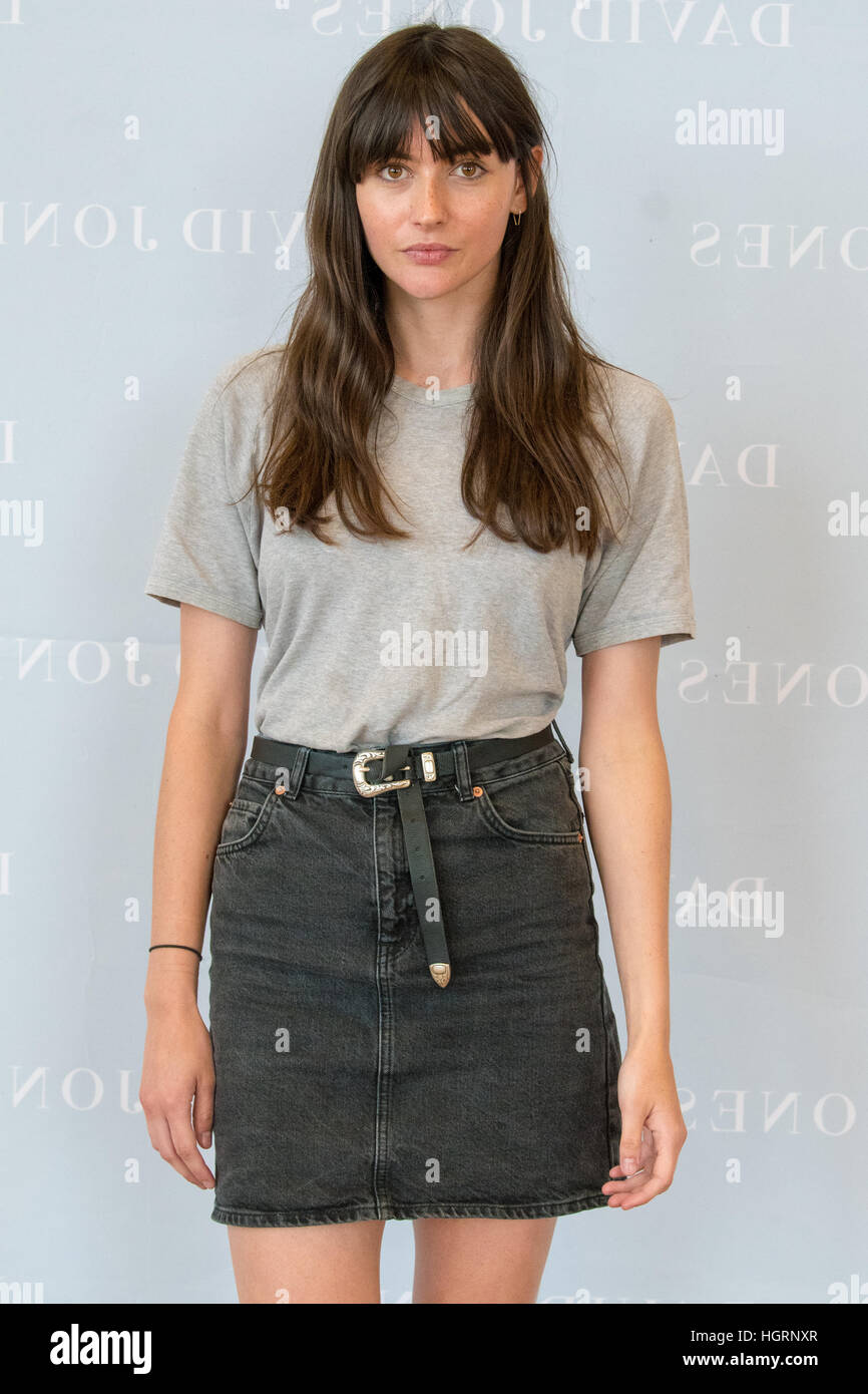 Sydney, Australien. 12. Januar 2017. David Jones Ambassador Jessica Gomes und Macgraw Designer und Schwestern Beth & Tessa Macgraw, neben David Jones Kopf Stylist, Fashion Director von JONES Magazine Thelma McQuillan beurteilt das Model-Casting für die David Jones Herbst Winter 2017 Sammlungen Launch Event. © Mjmediabox/Alamy Live-Nachrichten Stockfoto