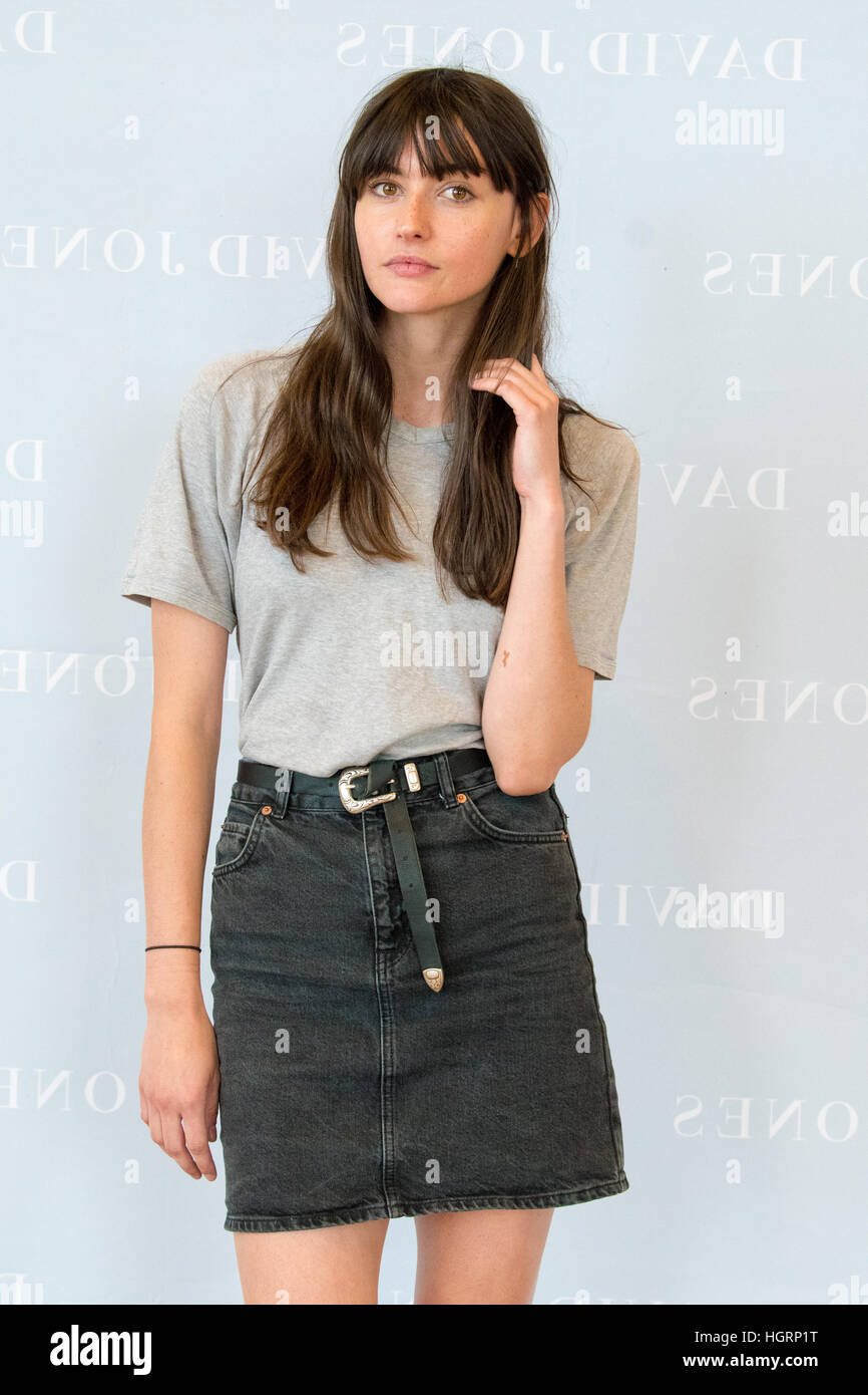 Sydney, Australien. 12. Januar 2017. David Jones Ambassador Jessica Gomes und Macgraw Designer und Schwestern Beth & Tessa Macgraw, neben David Jones Kopf Stylist, Fashion Director von JONES Magazine Thelma McQuillan beurteilt das Model-Casting für die David Jones Herbst Winter 2017 Sammlungen Launch Event. © Mjmediabox/Alamy Live-Nachrichten Stockfoto