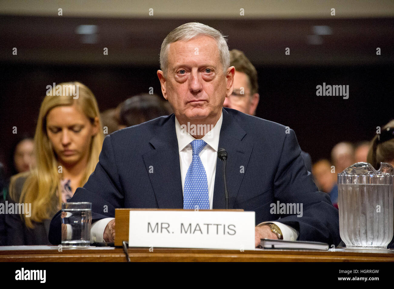 Washington DC, USA. 12. Januar 2017. United States Marine Corps General James N. Mattis (im Ruhestand) bezeugt vor uns Senate Committee on Armed Services während seiner Anhörung Verteidigungsminister auf dem Capitol Hill in Washington, DC auf Donnerstag, 12. Januar 2017 sein. Bildnachweis: MediaPunch Inc/Alamy Live-Nachrichten Stockfoto