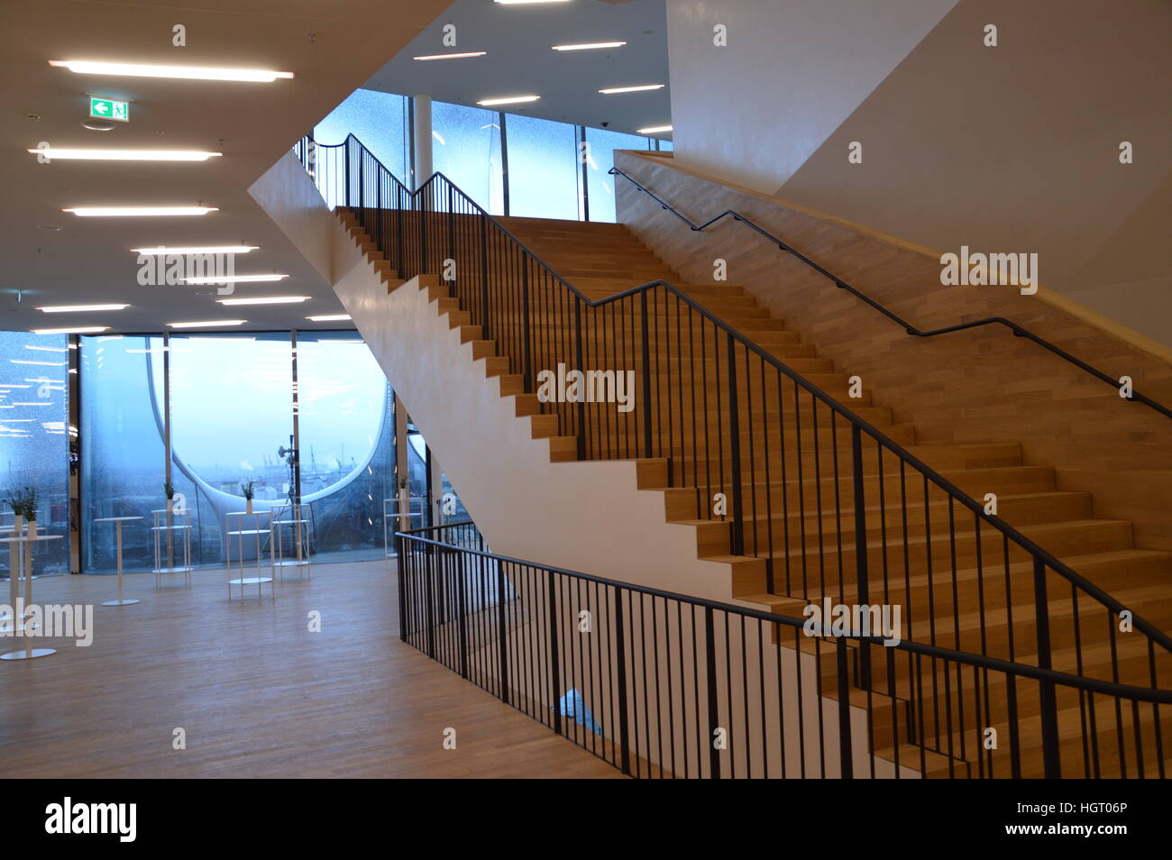 Hamburg, Deutschland. 12. Januar 2017. Die Elbphilharmonie Concert Hall eröffnet in Hamburg © Markku Rainer Peltonen/Alamy Live News Stockfoto