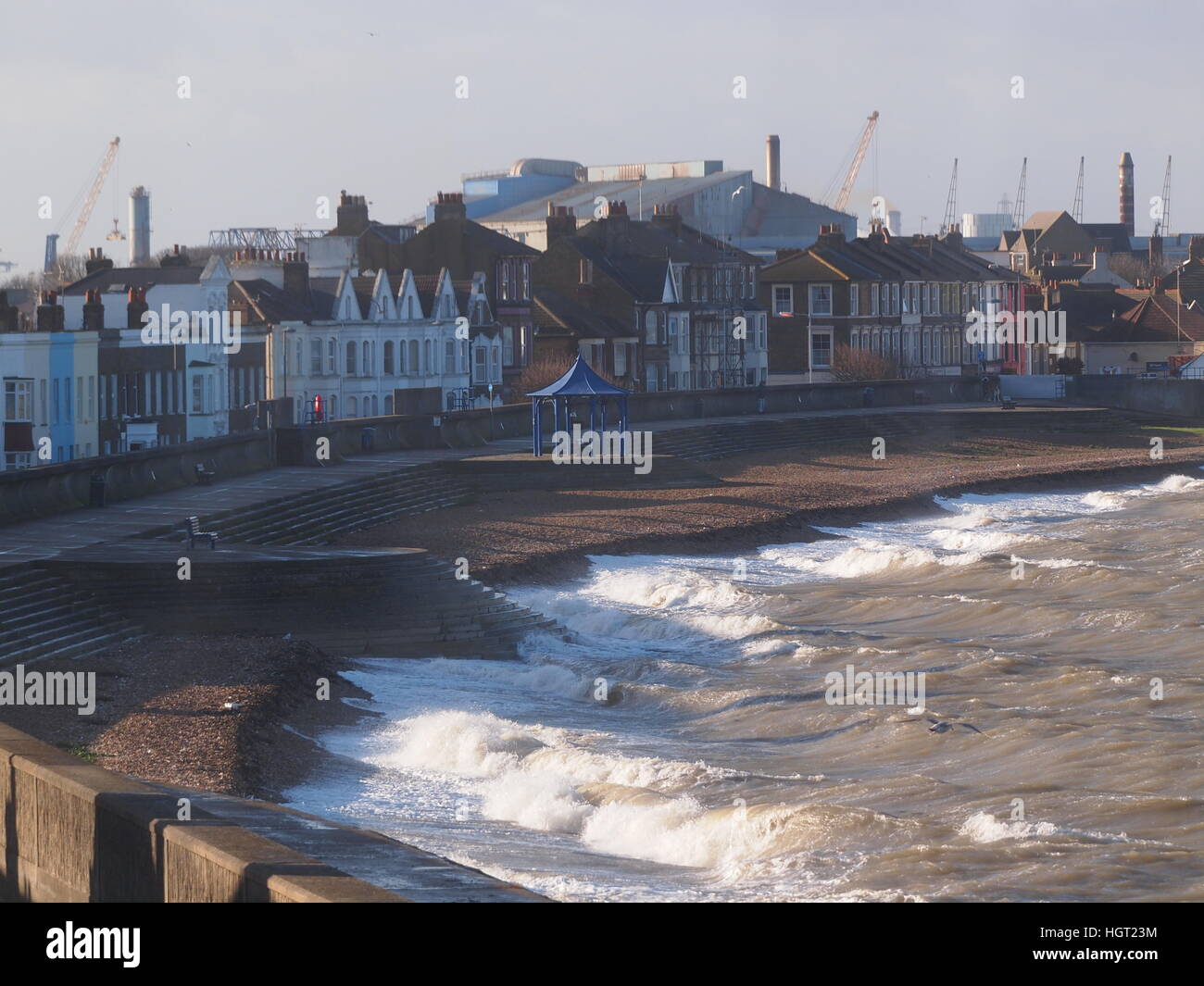 Sheerness, Kent, UK. 13. Januar 2017. Hochwasser & starke Winde entlang Marine Parade, Sheerness, Kent, UK. Bildnachweis: James Bell/Alamy Live-Nachrichten Stockfoto