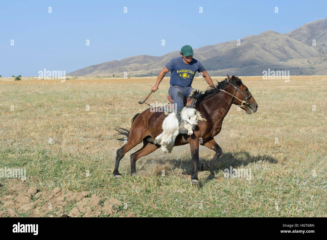 Traditionelle Kokpar oder Buzkashi am Rande des Gabagly Nationalpark