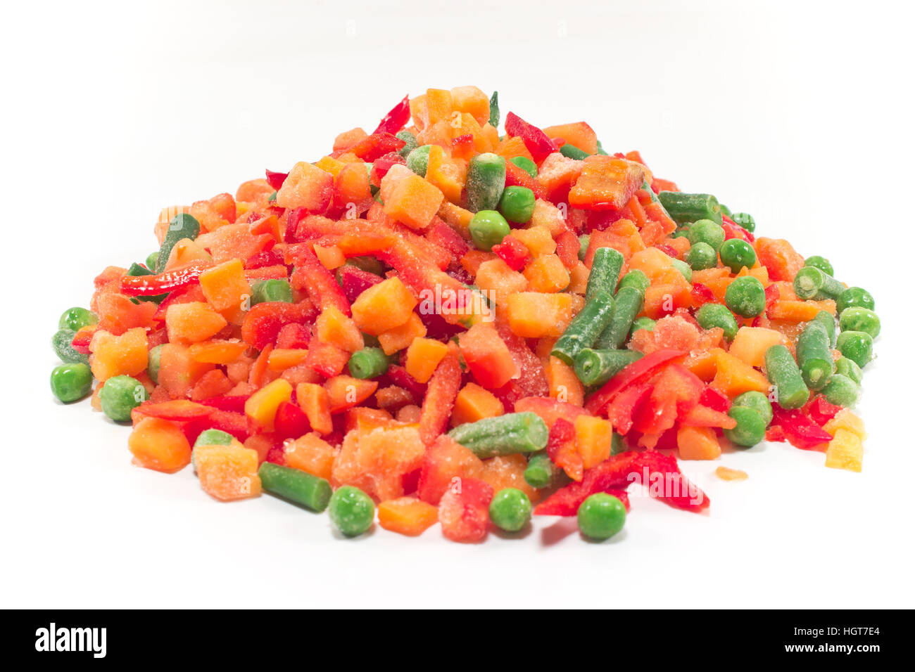 Haufen von Tiefkühlgemüse isoliert auf weiss Stockfoto