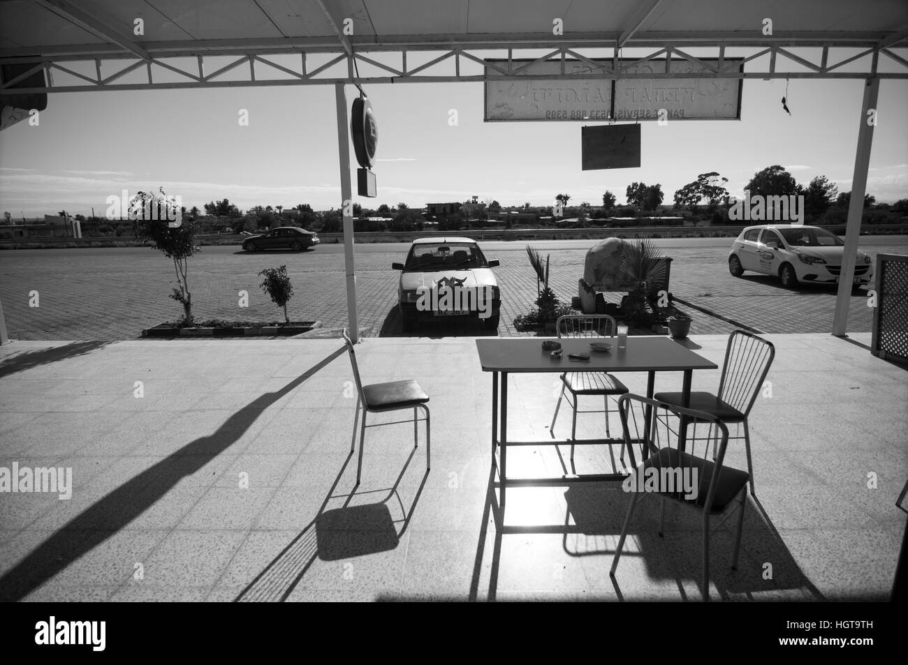 Der Eingang einer typischen Bar auf der Straße in Nord-Zypern. Stockfoto