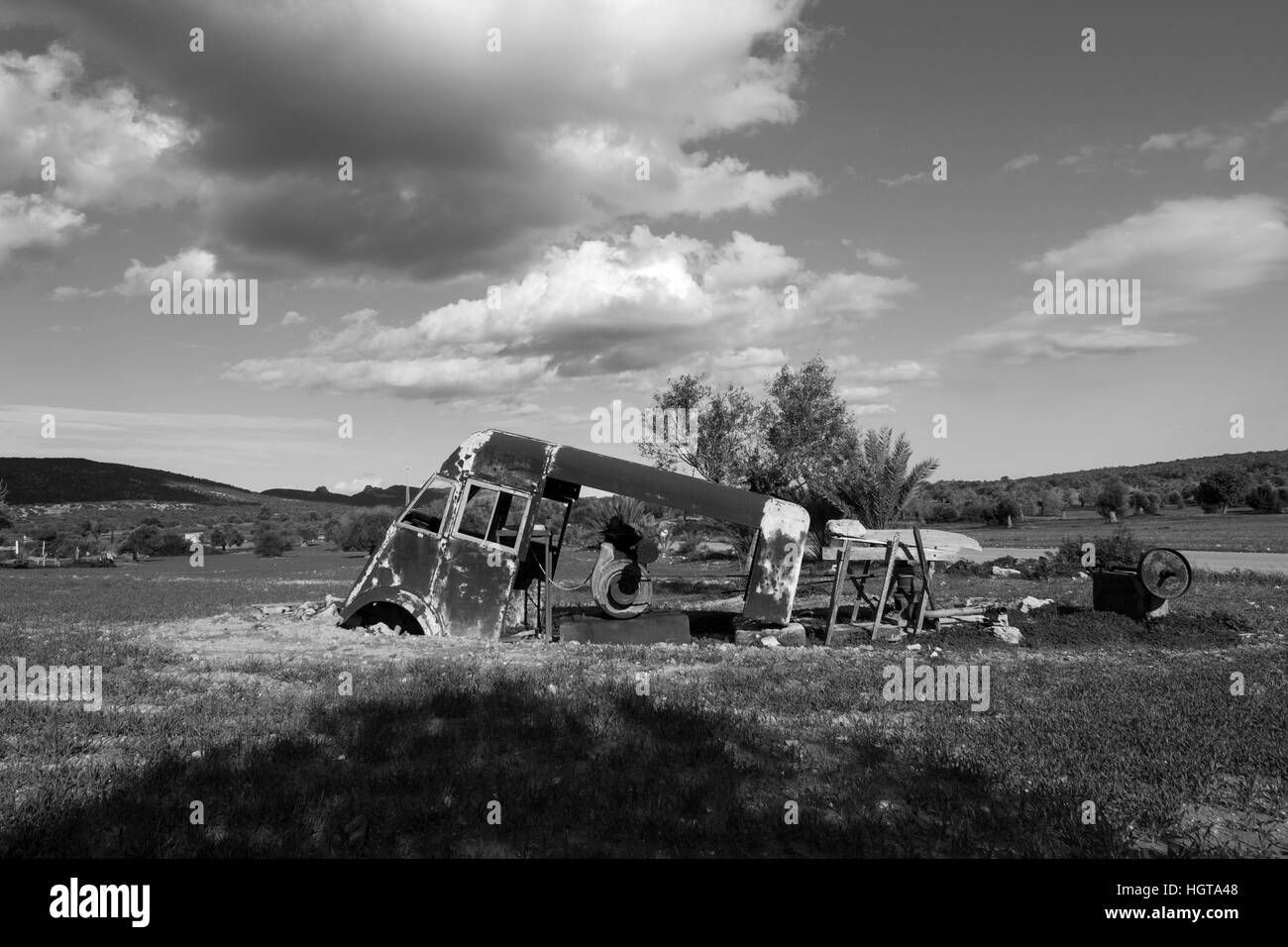 Einen alten van, jetzt dekorativ, auf dem Lande in der Nähe von Buyukkonuk, die ökologische Stadt in Nord-Zypern. Stockfoto