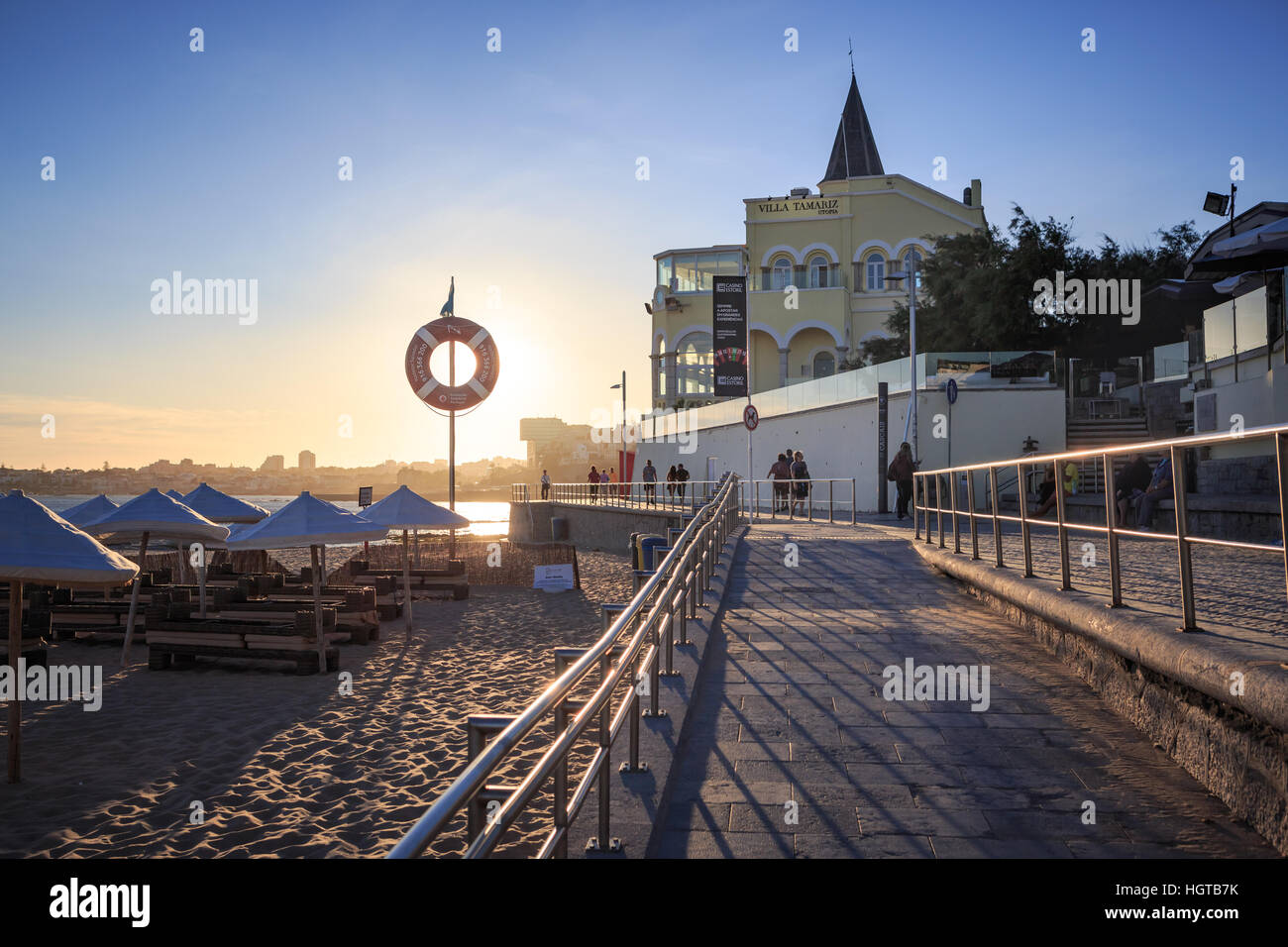 ESTORIL, PORTUGAL - ca. Oktober 2016: Die Praia do Tamariz Strand in Estoril-Cascais, Portugal Stockfoto