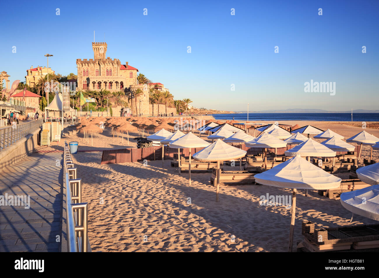 ESTORIL, PORTUGAL - ca. Oktober 2016: Die Praia do Tamariz Strand in Estoril-Cascais, Portugal Stockfoto