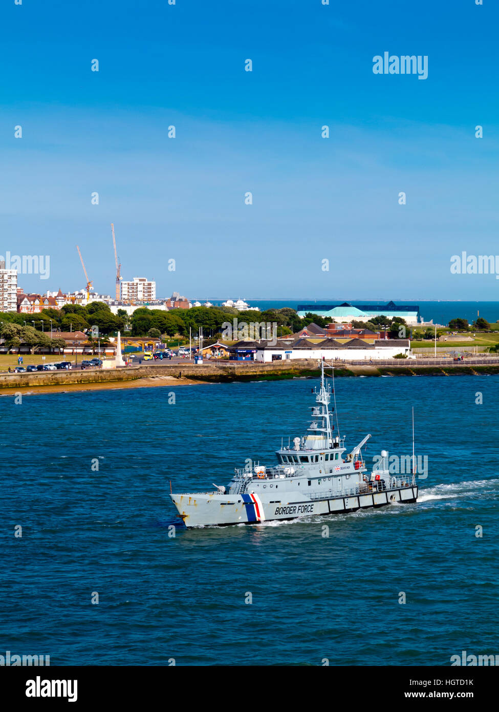 HMC Searcher UK Border Force 42 Meter hohen Zoll Patrouillenboot Baujahr 2002 auf See vor der Küste von Southsea in Südengland Stockfoto
