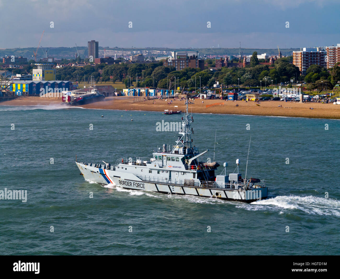 HMC Searcher UK Border Force 42 Meter hohen Zoll Patrouillenboot Baujahr 2002 auf See vor der Küste von Southsea in Südengland Stockfoto