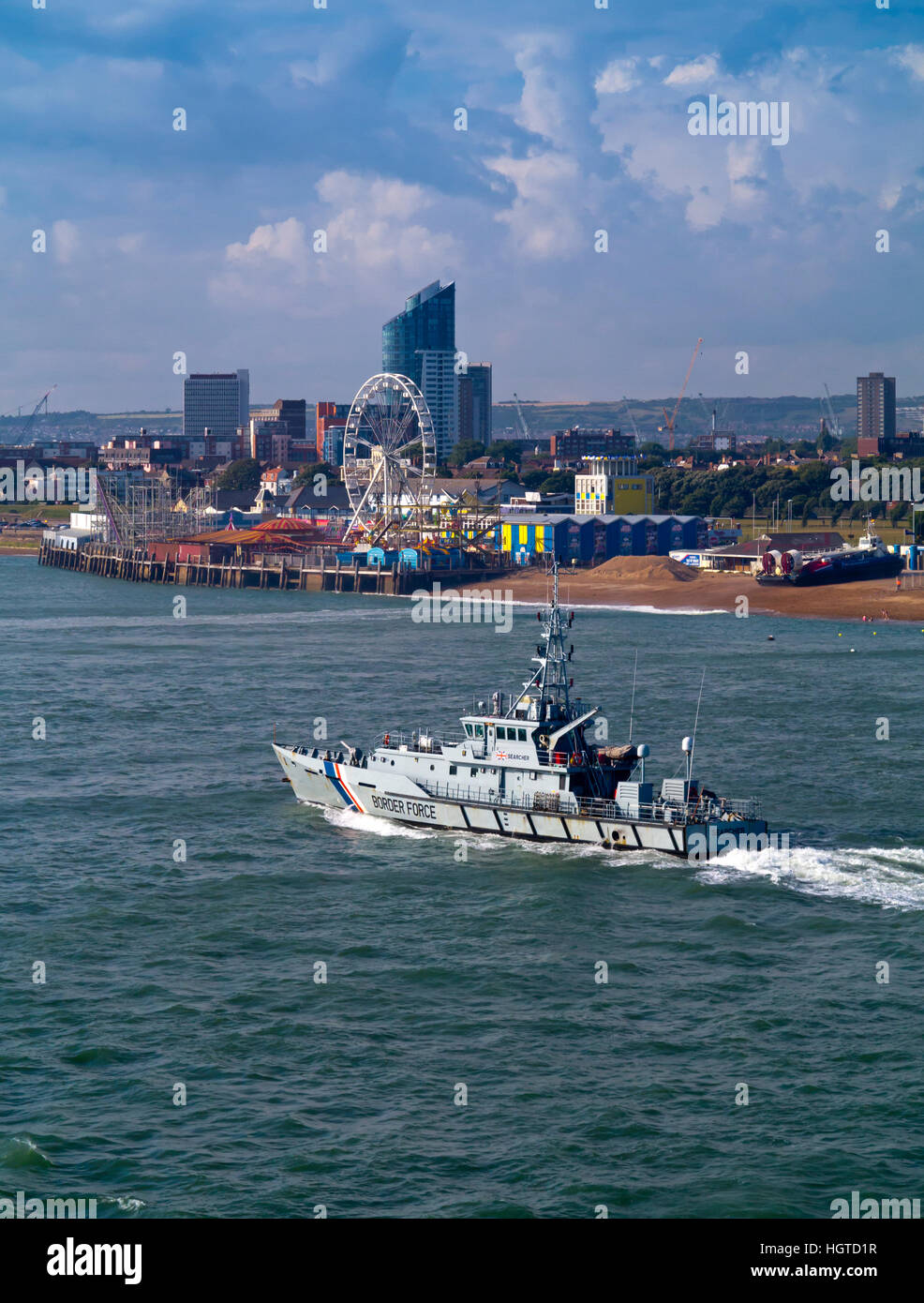HMC Searcher UK Border Force 42 Meter hohen Zoll Patrouillenboot Baujahr 2002 auf See vor der Küste von Southsea in Südengland Stockfoto