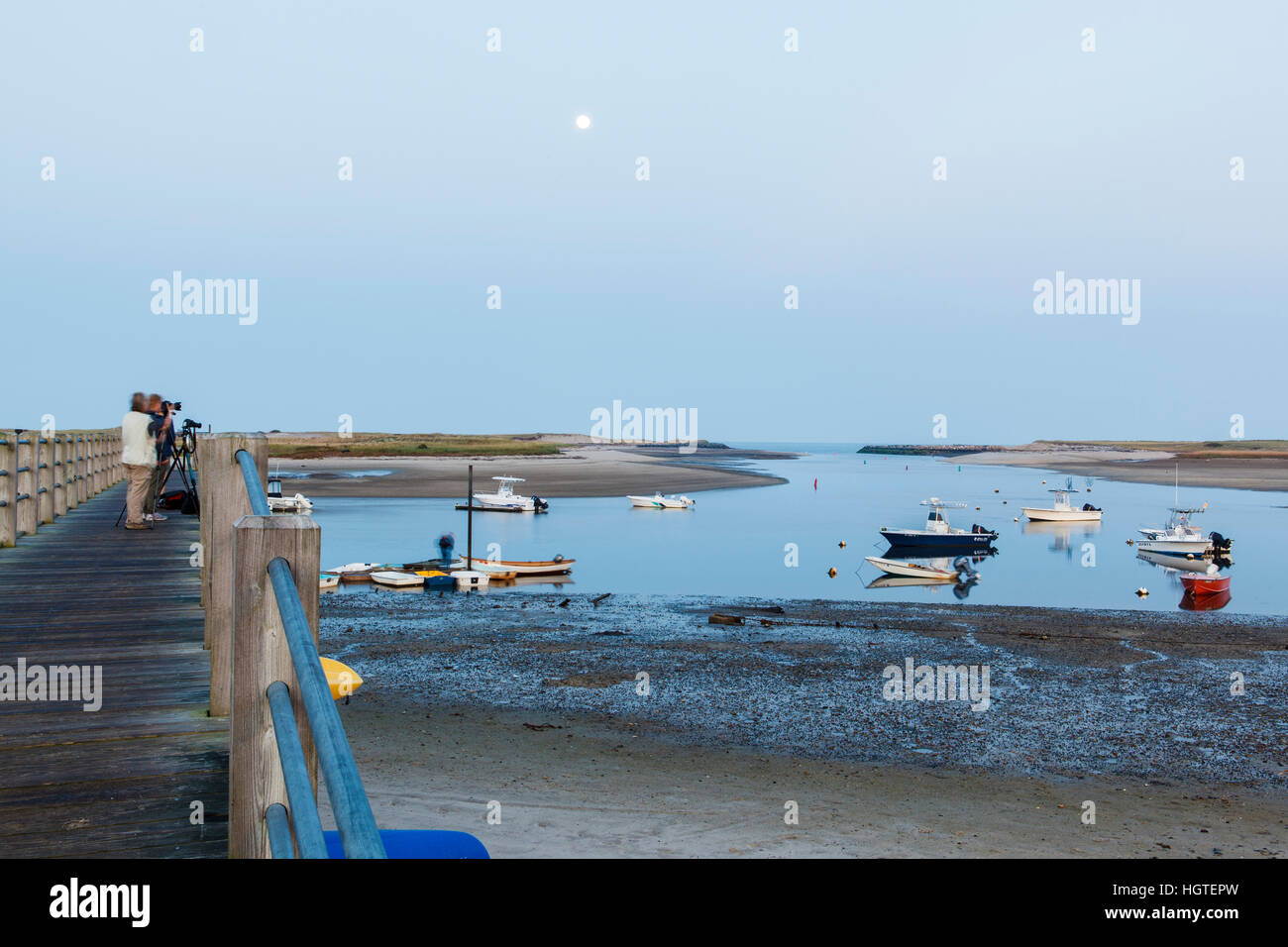 Fotografen auf dem Pier im Hafen von Pamet in Truro, Massachusetts. Cape Cod. Stockfoto
