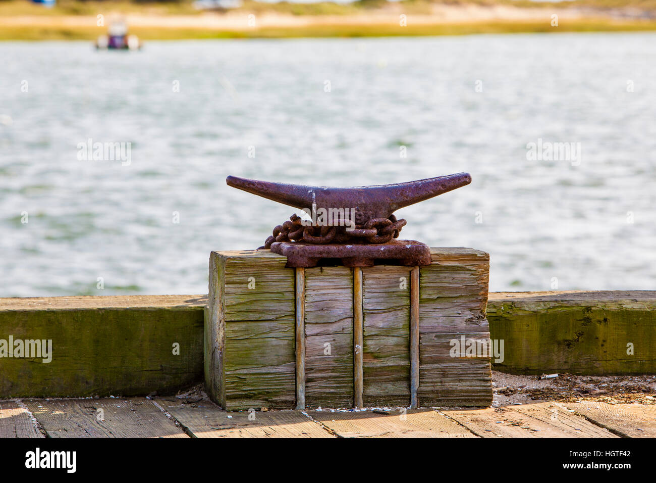 Klampe auf dem Dock in Wellfleet Hafen in Wellfleet, Massachusetts. Cape Cod. Stockfoto
